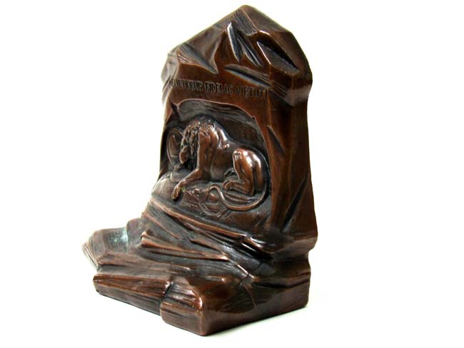 A pair of Antique Bookends by Jennings Brothers circa 1930 depicting the Lion of Lucerne — image 3